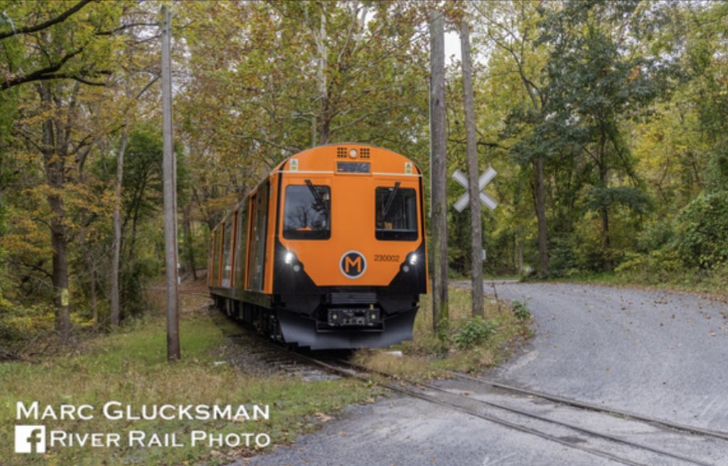 MrTimDunn's tweet photo. London Underground… goes USA!
District line commuters may recognise one of their old trains (D78 stock) here. It’s been cleverly rebuilt &amp; parts recycled &amp; upgraded, by @Vivarail. This smart little metro unit is now on demo in Pennsylvania. Via @Clinnick1 https://t.co/PtZ6tXVH2y https://t.co/BAxbe5kWaJ