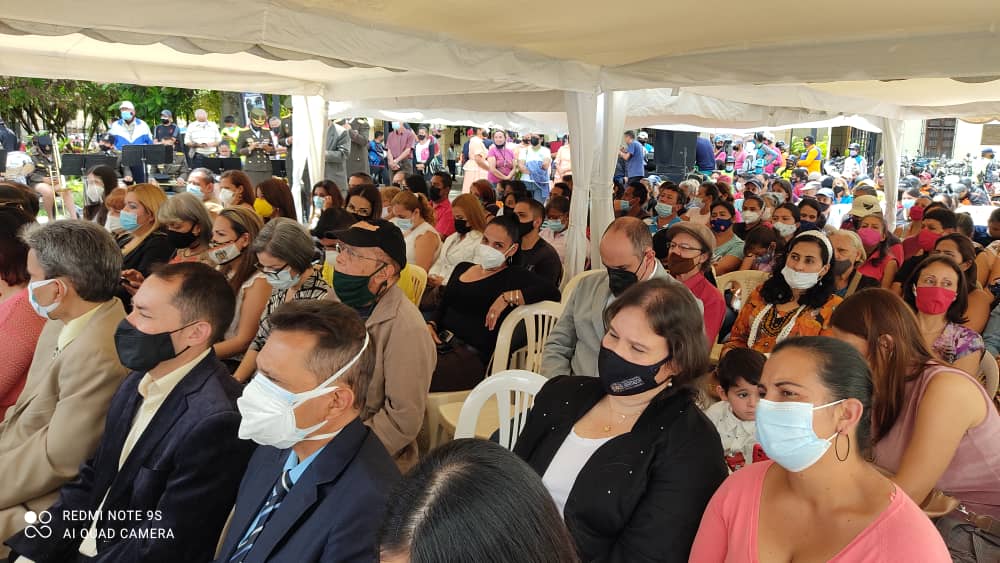 Destacándose el trabajo humano que realiza la licenciada Diana Lobo <a href="/catedradelapaz/">CátedraCulturadePazULA</a> <a href="/culturaula/">Dirección de Cultura ULA</a> se le confirió la Orden Ciudad de Mérida otorgada por el Concejo Municipal Libertador en el marco de los #463años de la fundación de #Merida #Venezuela