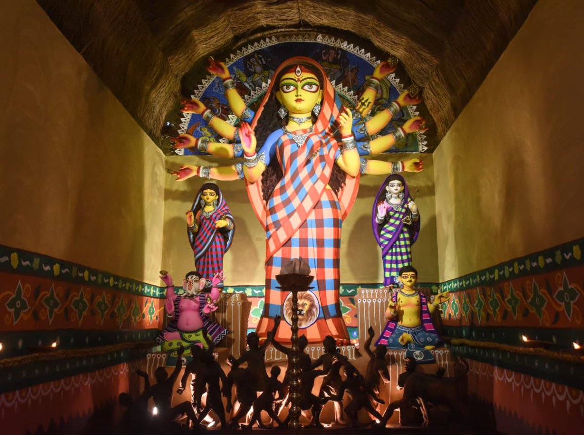 I_Ipsita's tweet photo. Inauguration of Bhowanipur 75 Palli Durga Puja by Chief Minister of West Bengal! The theme is called "MANOBIK" as this puja committee tries to help the families of Chhau Dancers of Charida village (famous folk dance form of Purulia district) #ProudAssociation #ছৌনাচ https://t.co/kUkFYGfJPq