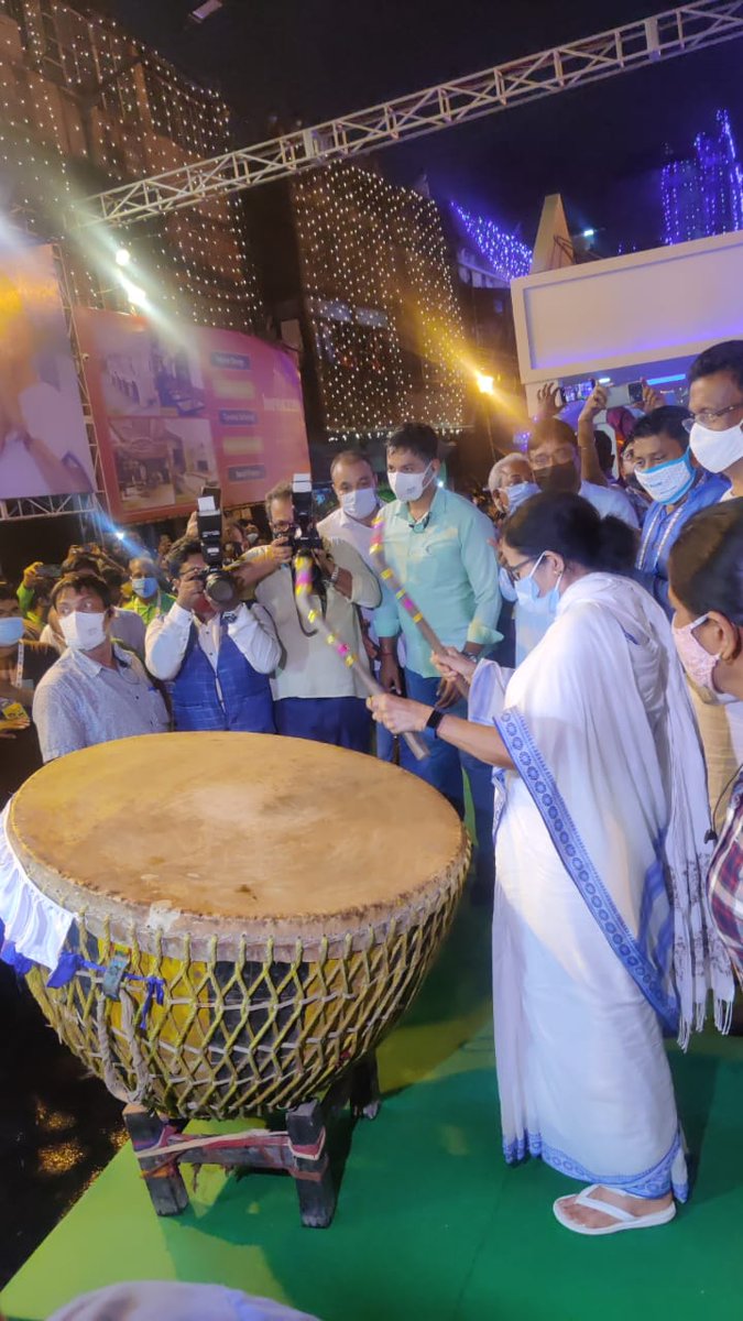 I_Ipsita's tweet photo. Inauguration of Bhowanipur 75 Palli Durga Puja by Chief Minister of West Bengal! The theme is called "MANOBIK" as this puja committee tries to help the families of Chhau Dancers of Charida village (famous folk dance form of Purulia district) #ProudAssociation #ছৌনাচ https://t.co/kUkFYGfJPq