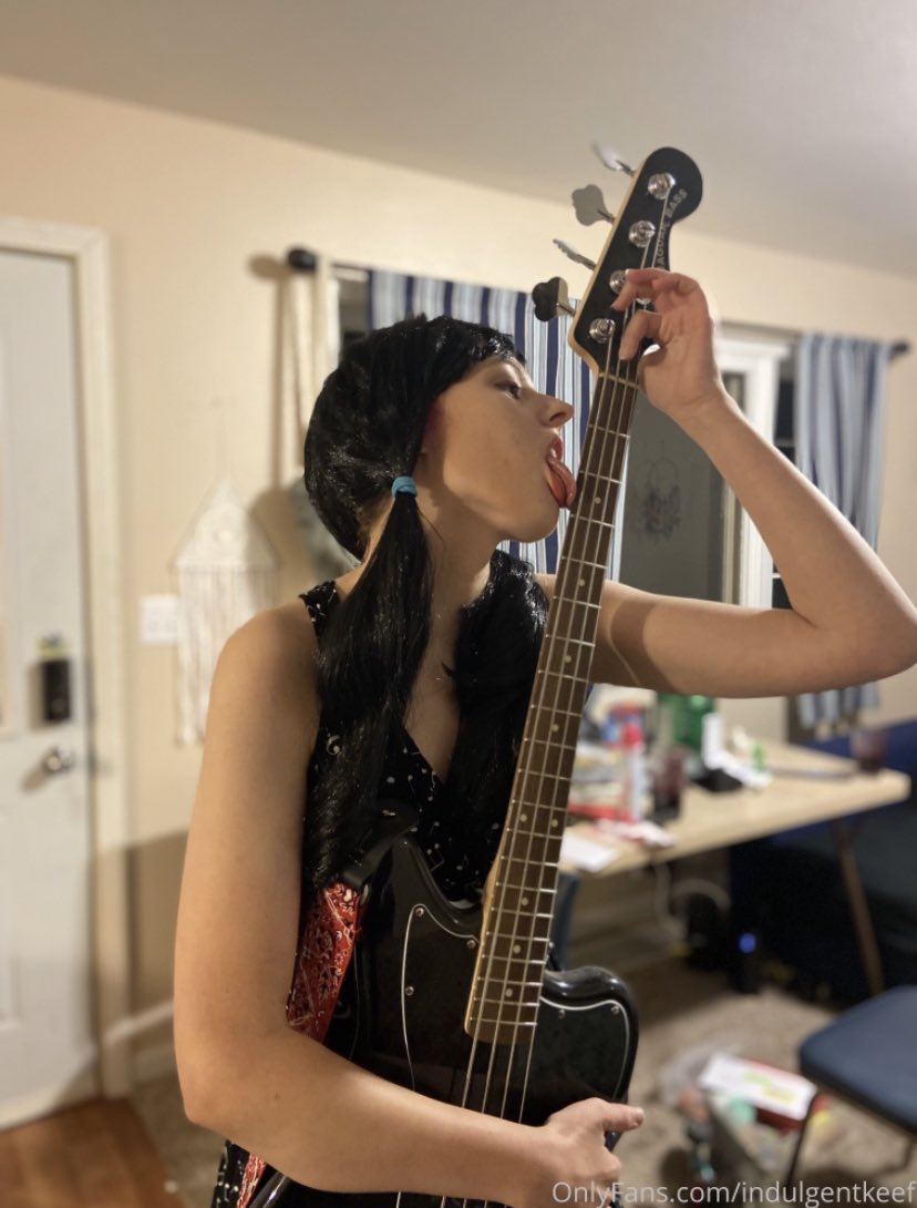 keefbackup's tweet photo. Is it ok if I rock out with *your* cock out? 

#petite #barelylegal https://t.co/8D9d7DiQuH