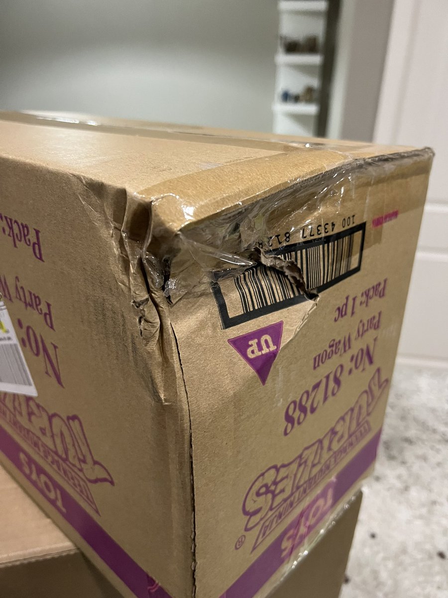 TwoLittleMochi's tweet photo. @Walmart not like you guys care but you charge $6 for each item under $35 then destroy the item before shipping, don’t offer any replacement, but refuse to refund the $6. Shipping boxes were both undamaged. https://t.co/vfGpDGlTYo
