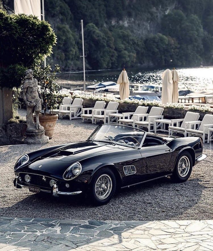 SomeMoreCarz's tweet photo. Ferrari 250 GT SWB https://t.co/v3JTPHHpMX