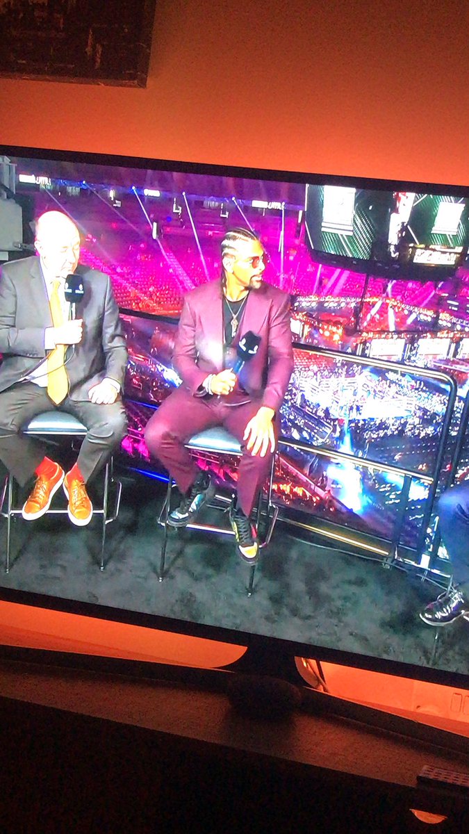 alanjameslawson's tweet photo. My missus just asked how come R kelly is doing the boxing 😂😂 “it’s David haye love “ https://t.co/bf7PftNQcx