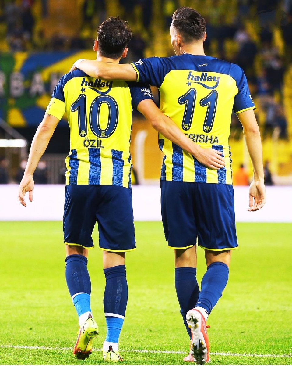 Nazmcan_52's tweet photo. Milli arayı pas geçip bir an önce @Fenerbahce maçını geçme şansımız yok mu acaba #fenerinmacivar 
#MesutOzil 
💛💙💛💙 https://t.co/eEwAdiTQP5