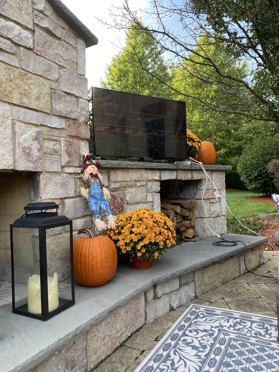 rlhillier's tweet photo. #fall #footballSaturday #AlmostHappyHour https://t.co/KKa85FgAW2