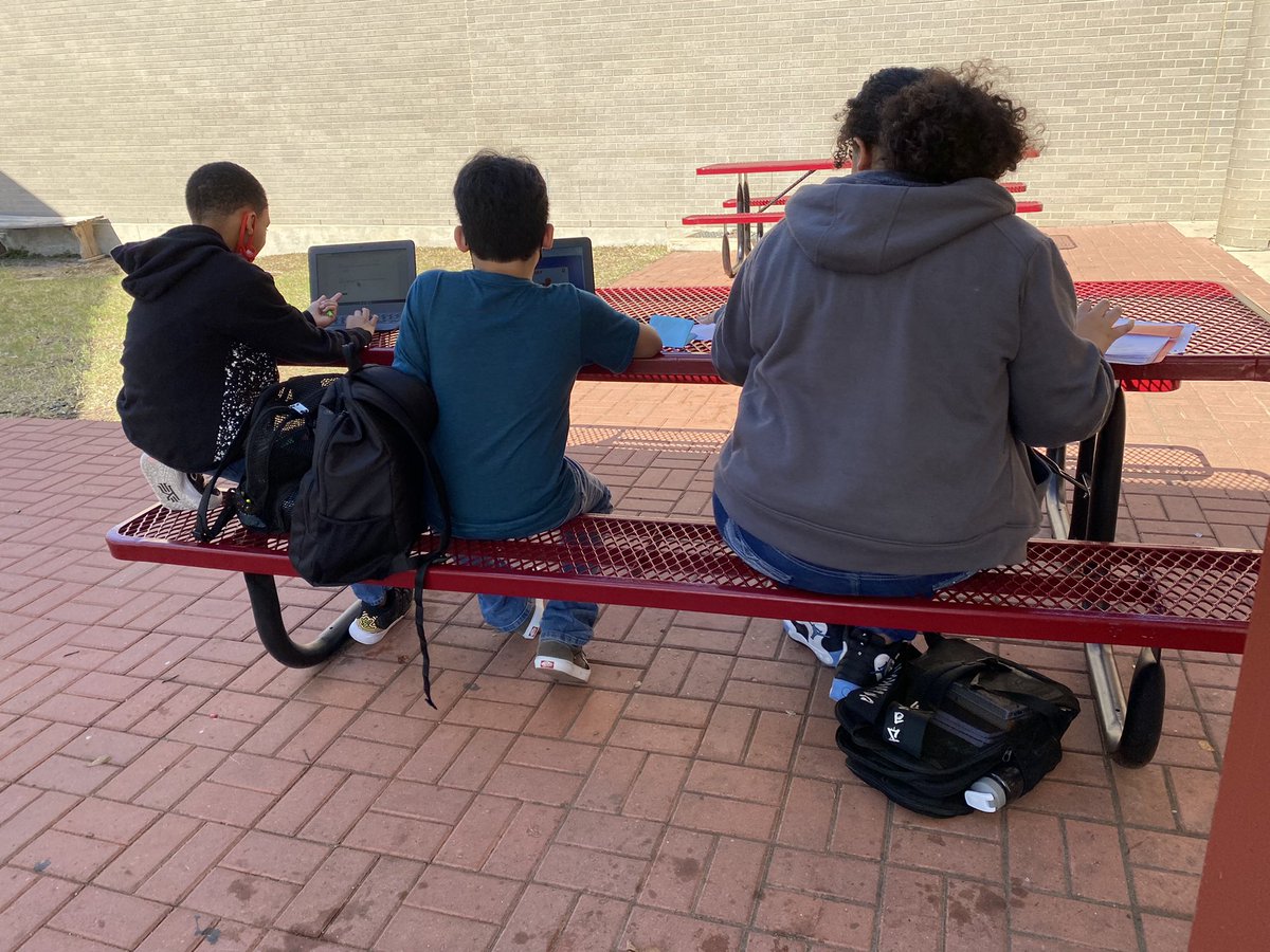 YLopezCounselor's tweet image. Sometimes you just need a different scenery. Ss loved being outside for class on Friday. #JordanMSLegends