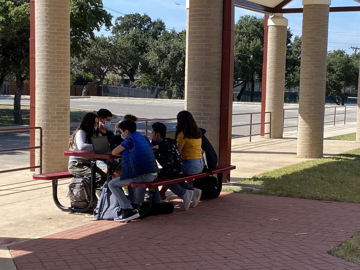 YLopezCounselor's tweet image. Sometimes you just need a different scenery. Ss loved being outside for class on Friday. #JordanMSLegends