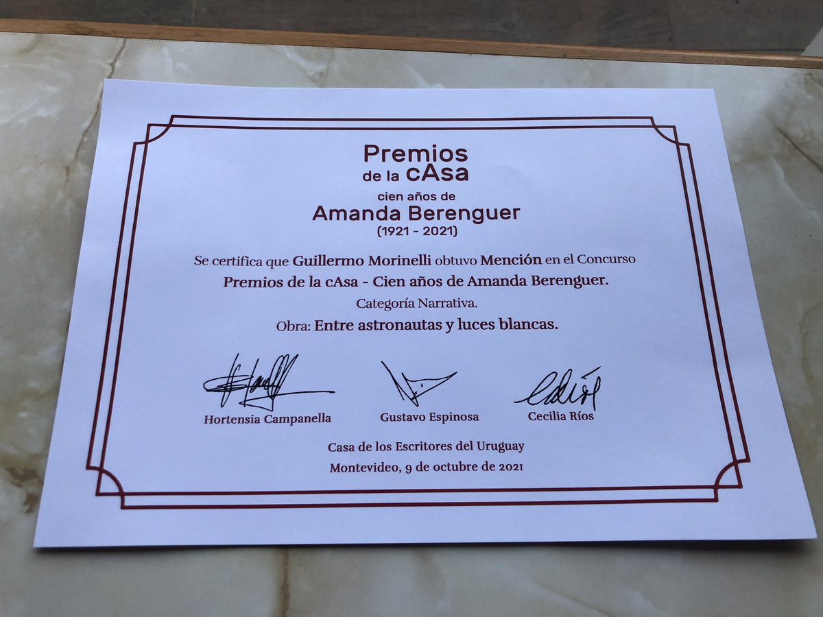 MorinelliG's tweet image. Fui a la feria literaria “La Galatea” a recibir mi primer reconocimiento literario oficial. Espero seguir recorriendo este camino que empecé hace relativamente poco, y que sea el primero de muchos. Para leer el cuento: tintasvirtuales.blogspot.com/2021/08/entre-… . Salú’.