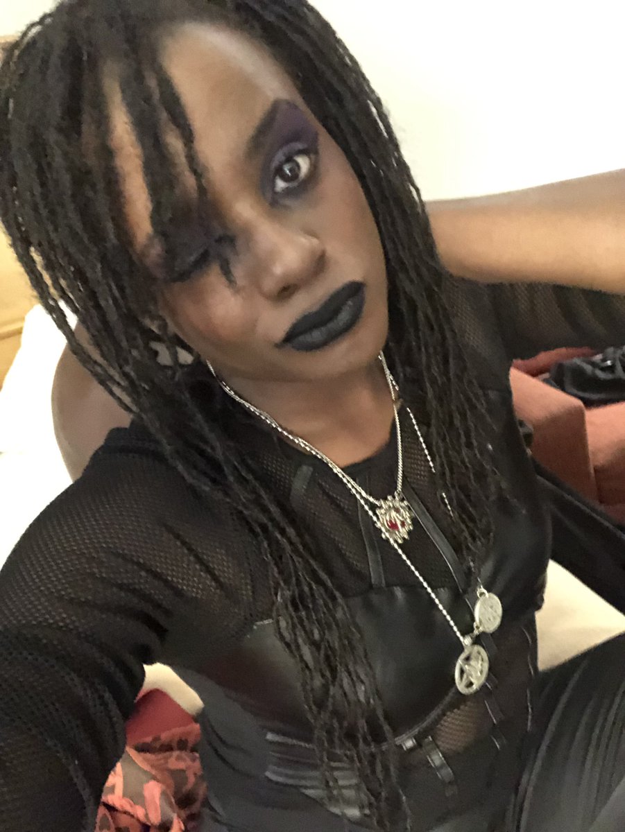 writingvampires's tweet photo. #AbsolutionFest vibes. 🖤🦇🩸 #gothgoth #goth https://t.co/zJF24RHRoR