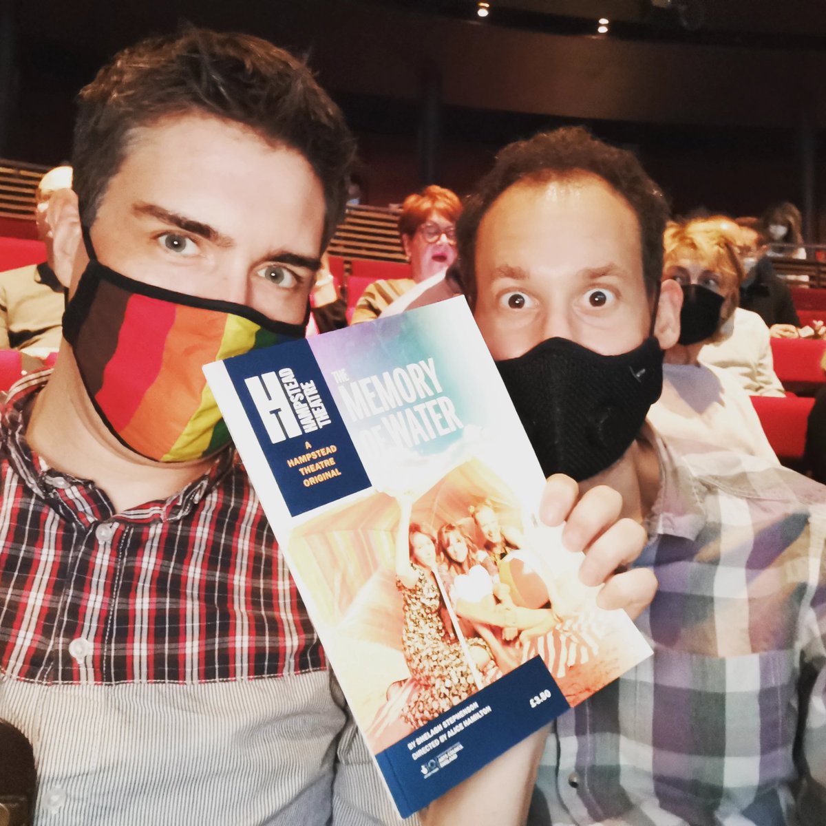 Break_A_Leggers's tweet photo. A quick little summary #InstaReview of what we thought of the revival of the Shelagh Stephenson Play, #TheMemoryOfWater currently playing at @Hamps_Theatre
What's the TL;DL of it, you say?
IT'S GOT ONE MORE WEEK - GET YOUR FRICKIN' TICKET NOW!!
⭐⭐⭐⭐⭐
https://t.co/iGQPQrLnen https://t.co/VuQLrZaMhr