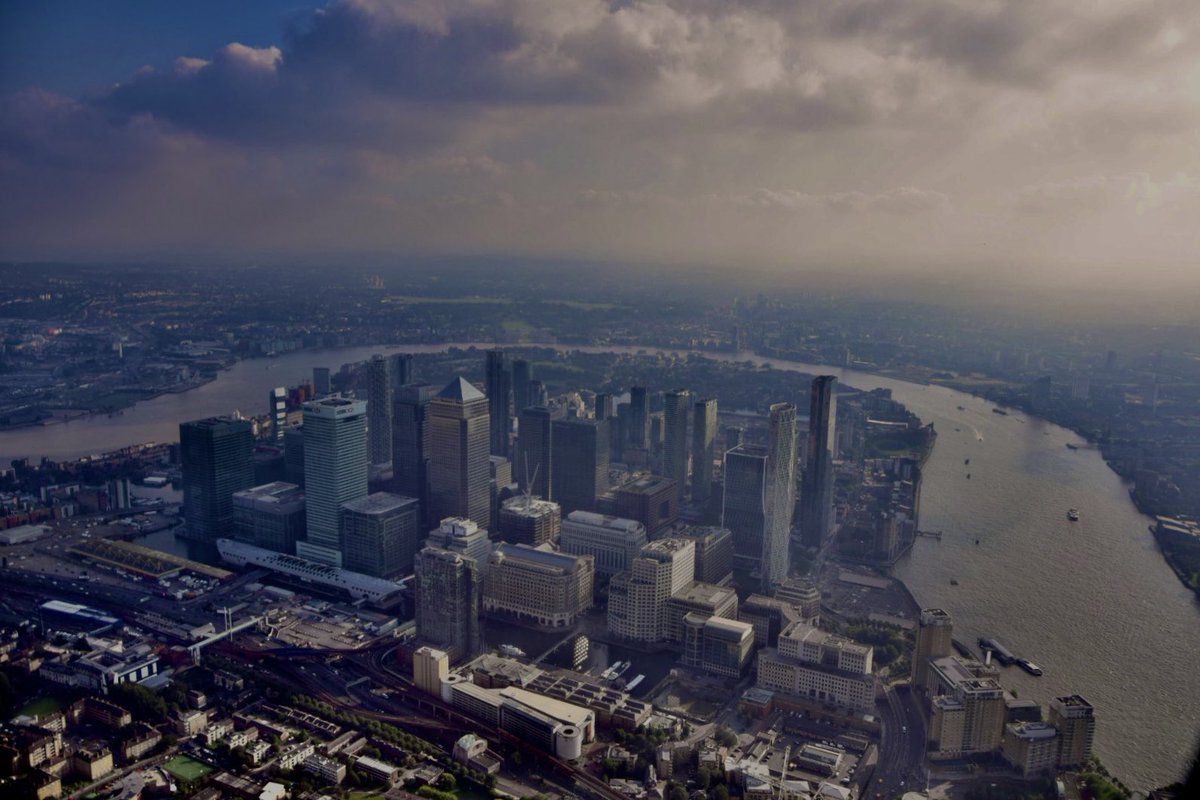 EmviePhotos's tweet photo. London from a different perspective than I’m used to! 🚁 #London #CanaryWharf #BuckinghamPalace #TheShard https://t.co/fn6vwCbyGV