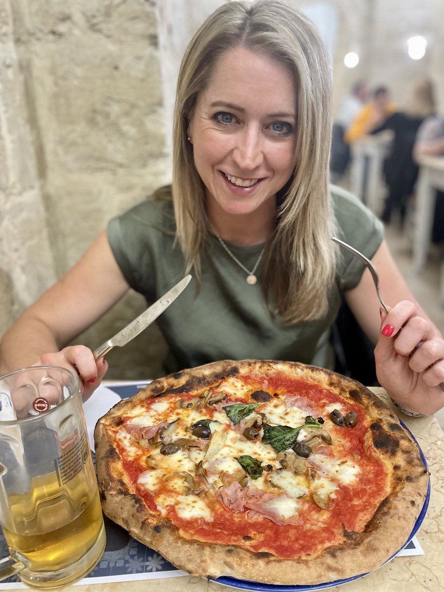 KarinBBC's tweet photo. Buona sera, Napoli! 🍕 https://t.co/vvHXXJ4a5u