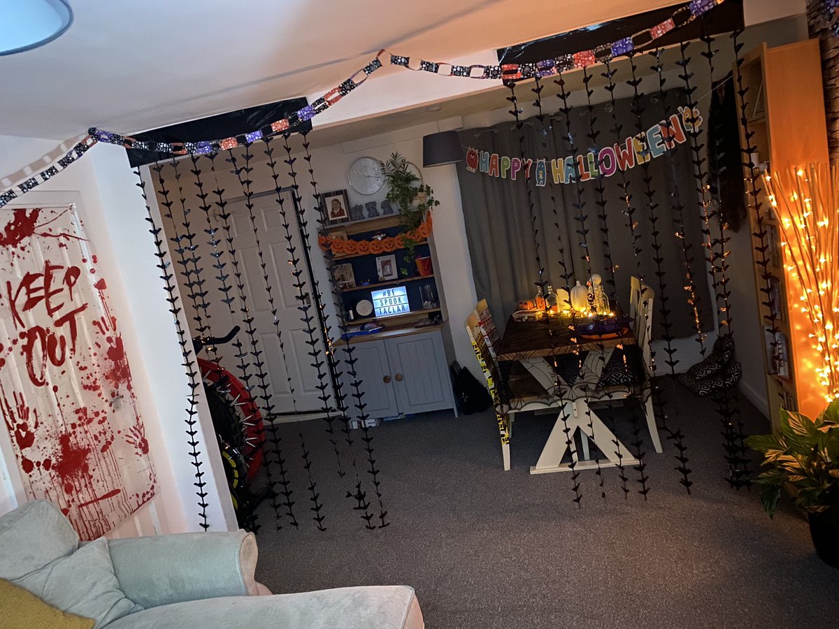 Becky_2186's tweet photo. Halloween has hit @No1 Got slightly carried away with the decs this year but ah well 🎃 👻 Roll on quiz night 😆 https://t.co/tFYyFwoCbL
