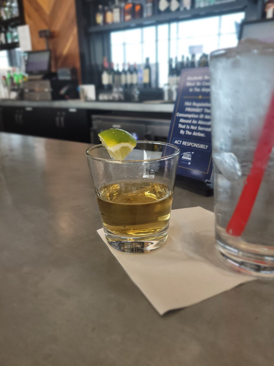 TheDigitalDoctr's tweet image. This is how you deal with the incompetence of @southwestair ... a shot of Excellia Anejo tequila! 🥃🥃🥃
#southwestairlinesSUCKS #southwestairlines
