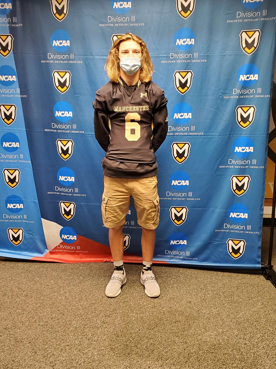 Thank you to <a href="/footballcoachj/">Coach Nate Jensen</a> <a href="/MU_SpartanFB/">Manchester Football</a> for having me out today for the game!