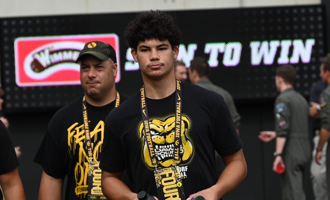 Bettendorf WR Tynan Numkena at Kinnick Stadium for today's visit with the Hawkeyes bit.ly/2YCGD8B  

📷<a href="/webcentrick/">On3 Hawkeye Images</a>