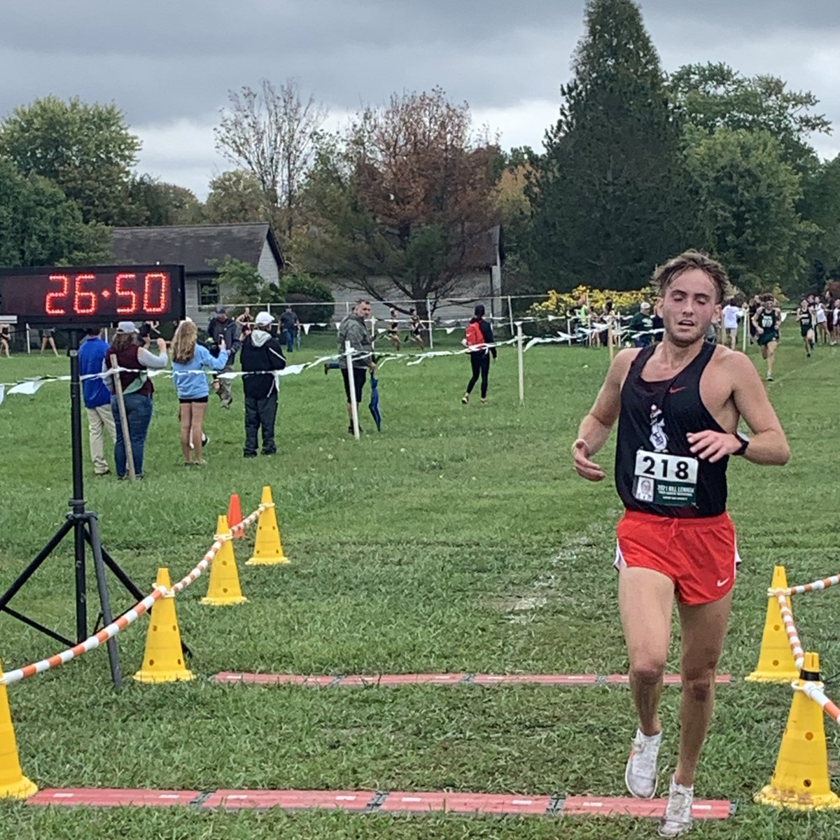 YSUCoachGorby's tweet photo. Very Proud these YSU XC Penguins bringing home a team win at Slippery Rock Bill Lennox 5mile XC Race! So happy along with teammates/staff for SR Matt Mangus breaking the tape for the Big Win 🐧💨
Mike Formica(FR) 4th
Luke Baun(JR) 5th
Chase Stewart(FR) 7th
Jack Aulbach(FR) 8th https://t.co/jzuhKIHs7E