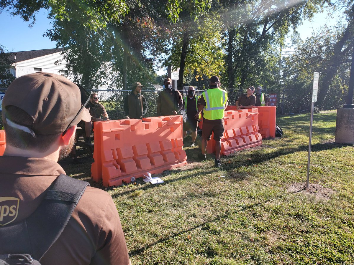 MJTHESAFETYLADY_UPS (@mjthesafetylady) on Twitter photo ORS Eddie Tilghman leading our daily rookie classes in the Harrington Facility. Talked about low hanging wires and branches and the importance of getting out and look. Also some recognition for DOk 100% <a href="/robnich45984002/">rob nichols</a> <a href="/corey_gorham/">Corey Gorham</a> <a href="/ChesapeakeCHSP/">ChesapeakeSafety</a> <a href="/UPSers/">UPSers</a> <a href="/ChesapeakUPSers/">Chesapeake UPSers</a> ORS Eddie Tilghman leading our daily rookie classes in the Harrington Facility. Talked about low hanging wires and branches and the importance of getting out and look. Also some recognition for DOk 100% <a href="/robnich45984002/">rob nichols</a> <a href="/corey_gorham/">Corey Gorham</a> <a href="/ChesapeakeCHSP/">ChesapeakeSafety</a> <a href="/UPSers/">UPSers</a> <a href="/ChesapeakUPSers/">Chesapeake UPSers</a>