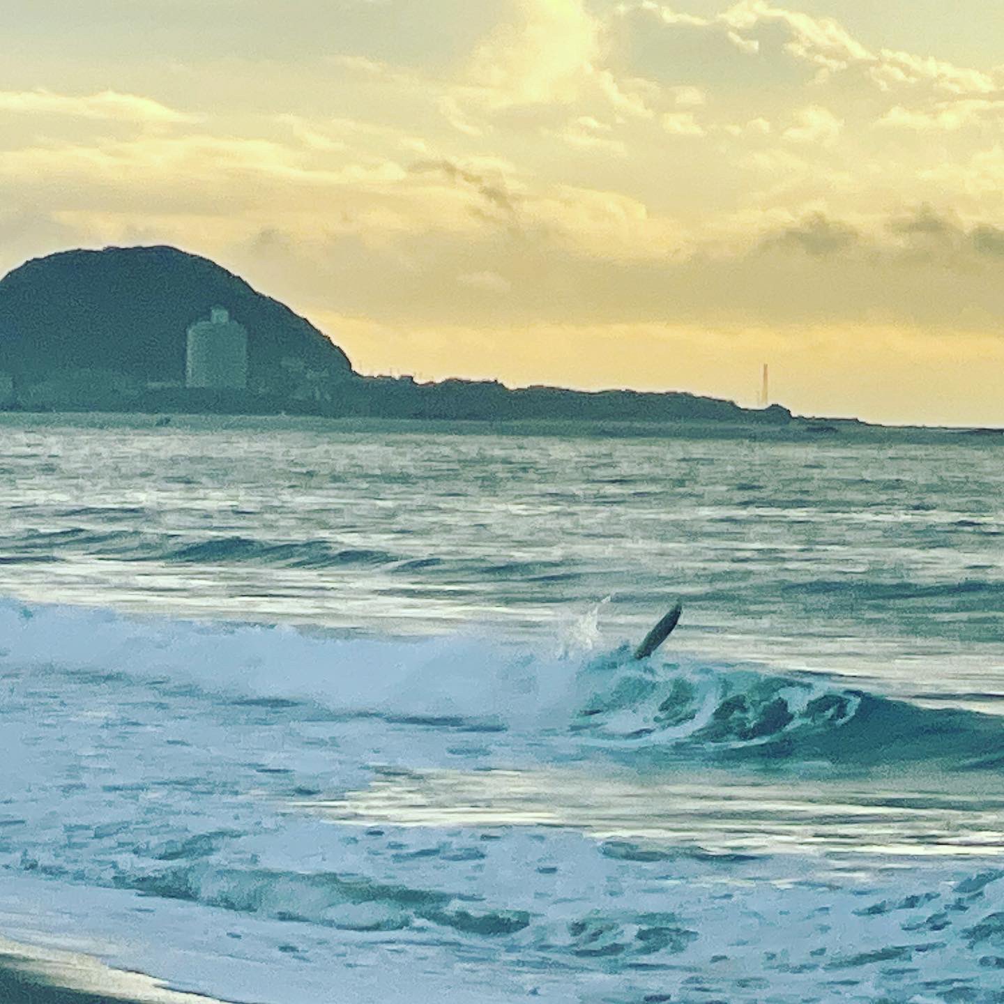 波伝説 千葉 おはようございます 夜明け前の満天の星空 雨 晴れ間 たった2 3時間で色々な変化を見せた南房総の朝 水温はまだまだ高い23 3 です 波情報は波伝説をチェック T Co Ibwsae104t 最初の10日間は無料でお試しできます