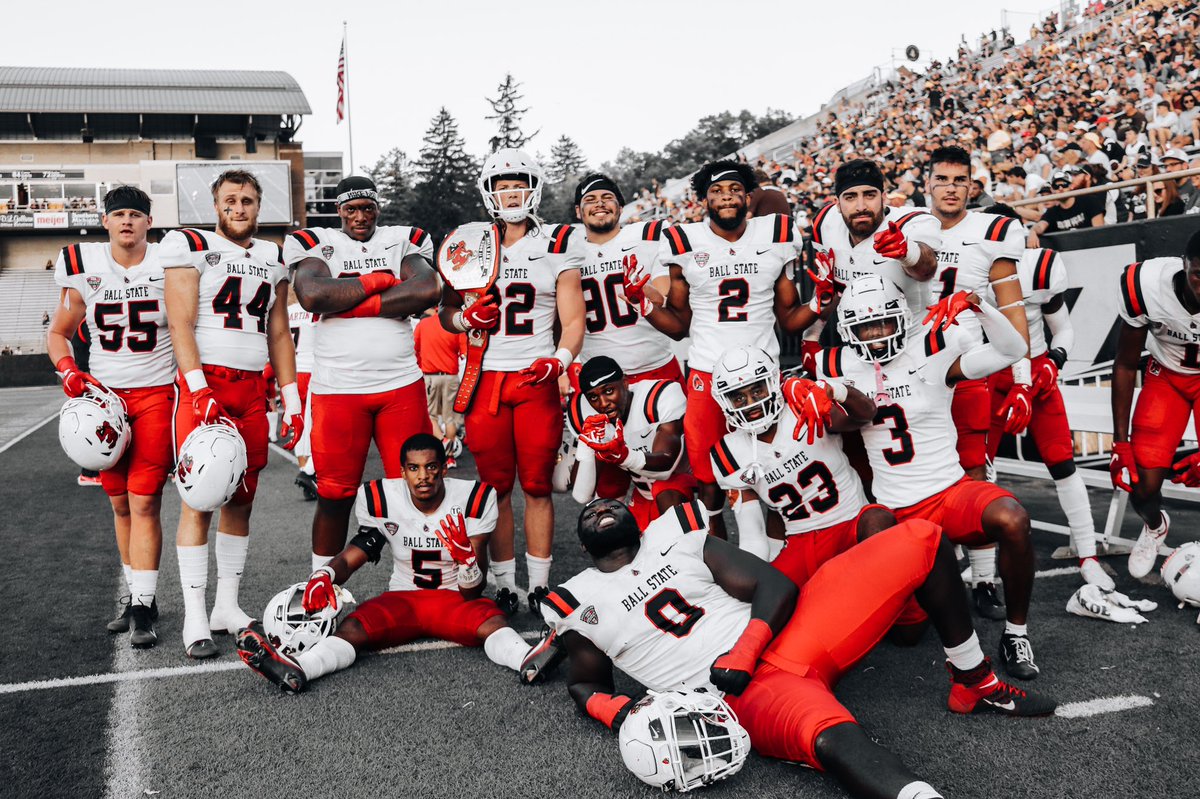 BallStateFB's tweet photo. Clayton Coll with that INTERCEPTION👀

#1AAT https://t.co/xky0JJxQqW