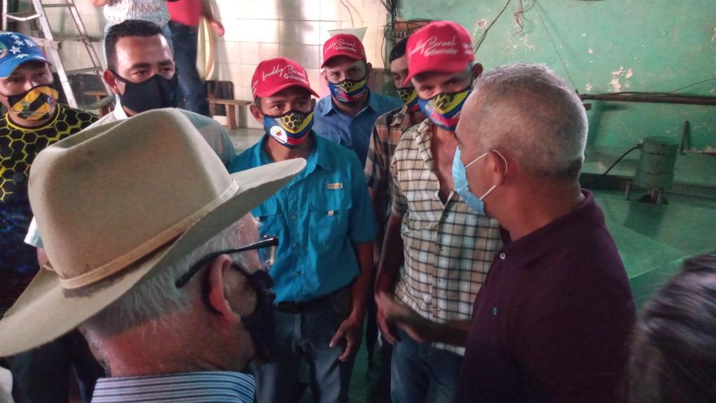 PsuvOrgTa24's tweet photo. Productores del #McpioFcodeMiranda en reunión con @FreddyBernal #Gobernador @AnthonyCartier #Alcalde dieron a conocer sus propuestas. @PSUVTachira @PartidoPSUV #VenezuelaTieneConQué https://t.co/8O1QOIVozO