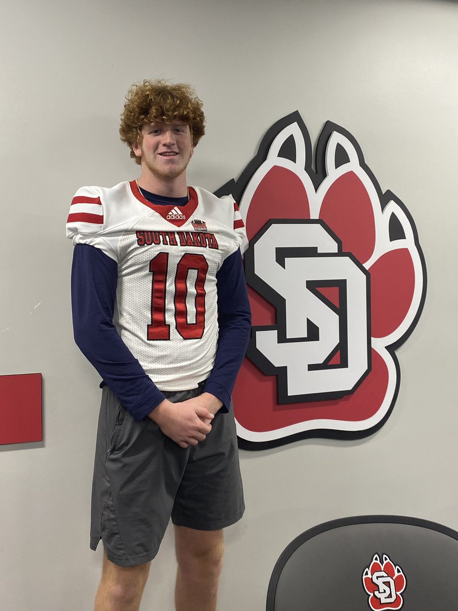 Awesome Game day visit at USD today thank you so much @CoachO_USD for the opportunity!! <a href="/RobAurich/">Coach Aurich</a> <a href="/thepackusd/">USD Football Recruiting</a>