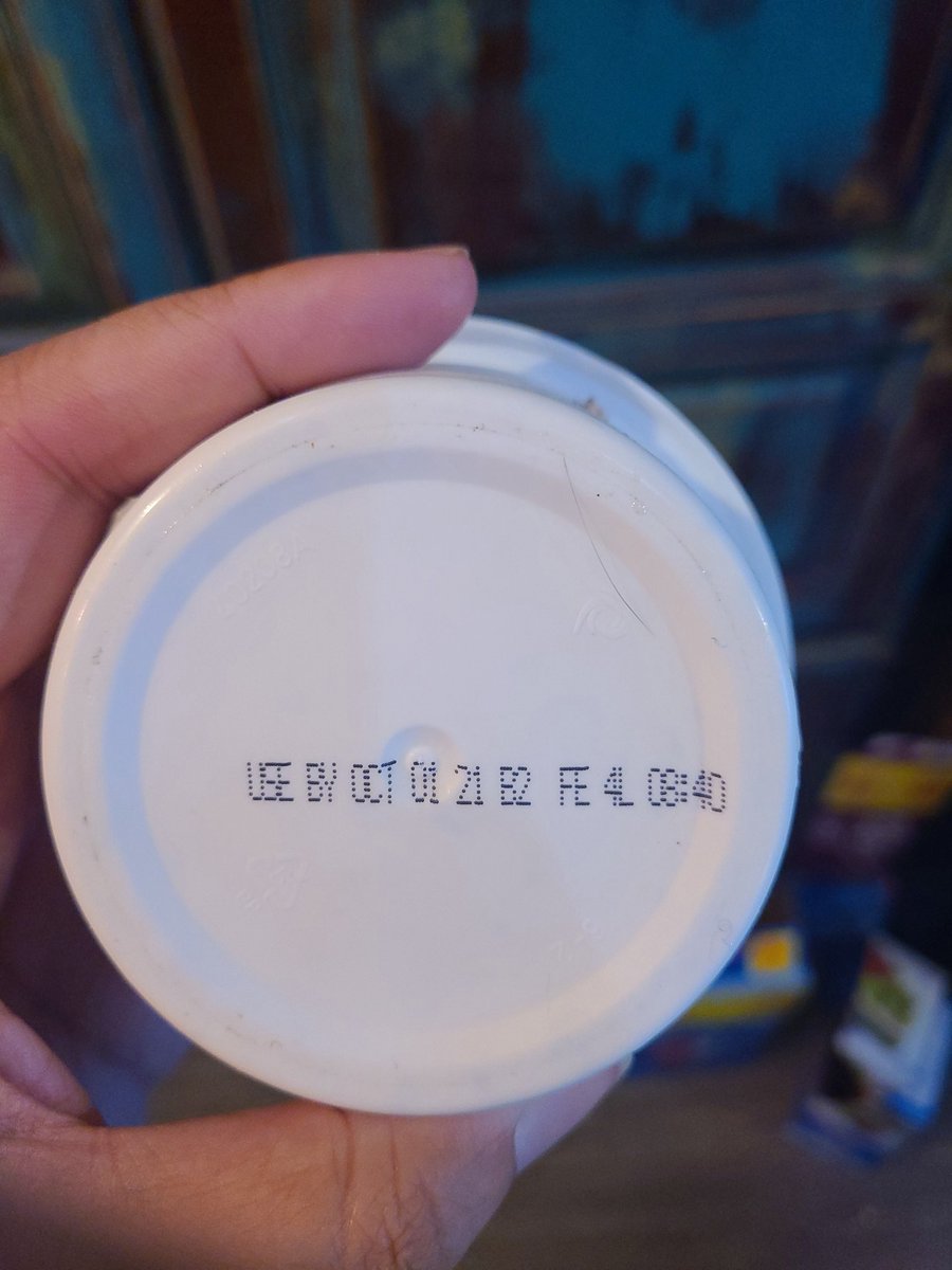 TheATJohnson's tweet photo. @panerabread I'm usually one to not worry about just a day or two past expiration. But I just seen that I bought this yesterday 10/08/21 at the fleming Island location. It's still means it was sold a week past the date. https://t.co/XQ5MZwwn0X