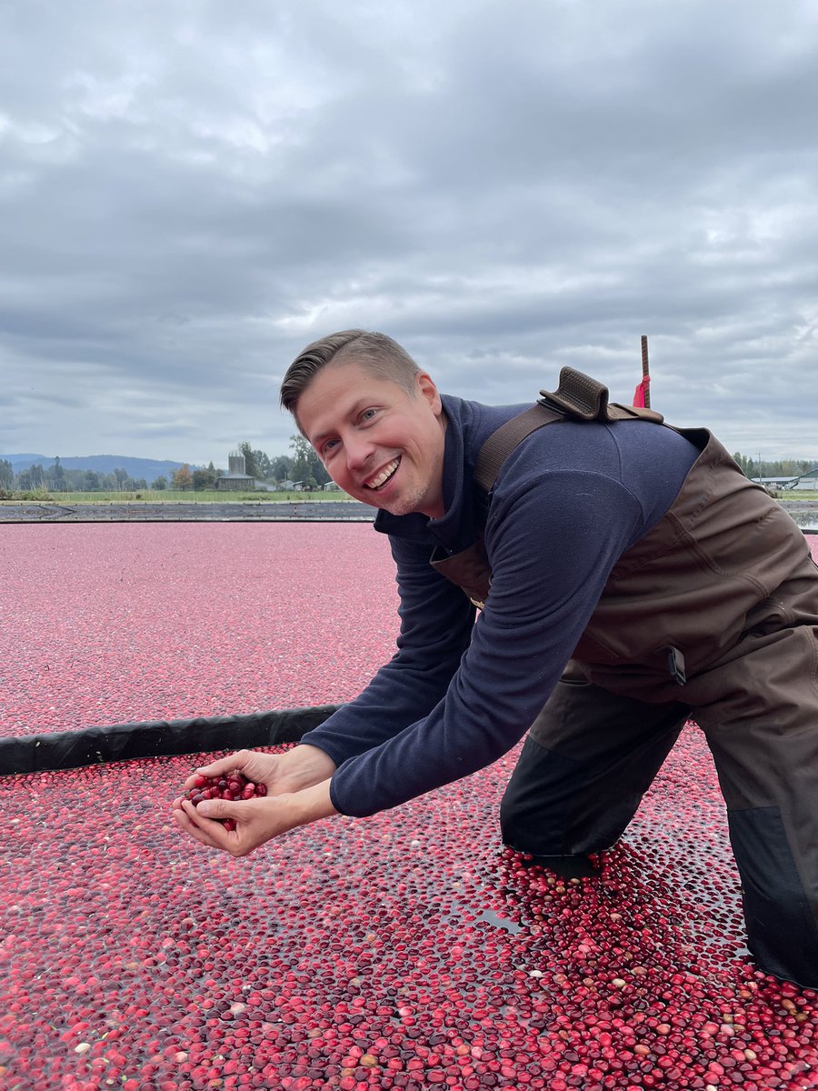 CamZubko's tweet photo. Happy Thanksgiving! Enjoying the Cranberry Festival today in Fort Langley, about an hour out of Vancouver. https://t.co/NYwdgWkjIh