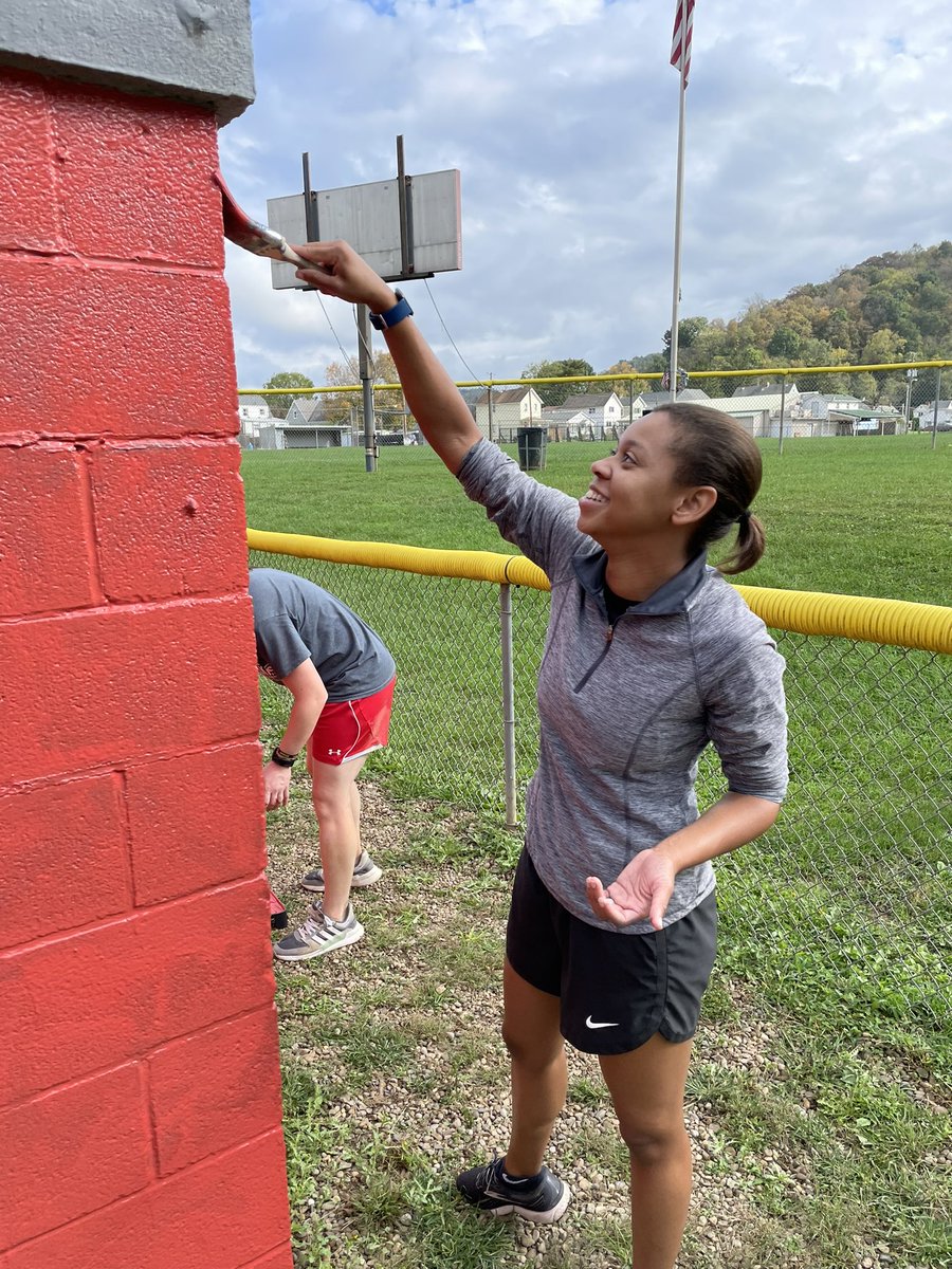 CaribbeanKiki's tweet photo. Finished up #PTdayofservice by brightening up two dugouts at the Patterson Ballfields. Thank you to #cityofwheeling Parks and Recreation for partnering up with us again to support youth physical activity in Wheeling! #PhysicalTherapy #wheelingU54 https://t.co/VjwRJp88re