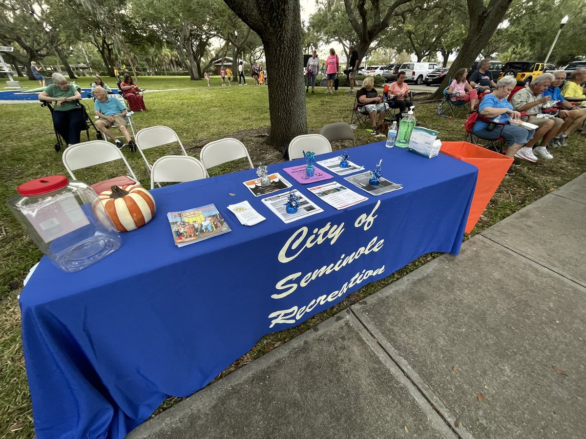 waters_leslie's tweet photo. Seminole Music in the Park, “Nearly Diamond” a Neil Diamond Tribute Band. Great music, great attendance this beautiful evening. 10-8-2021 #waterswave https://t.co/yogoWgGG02