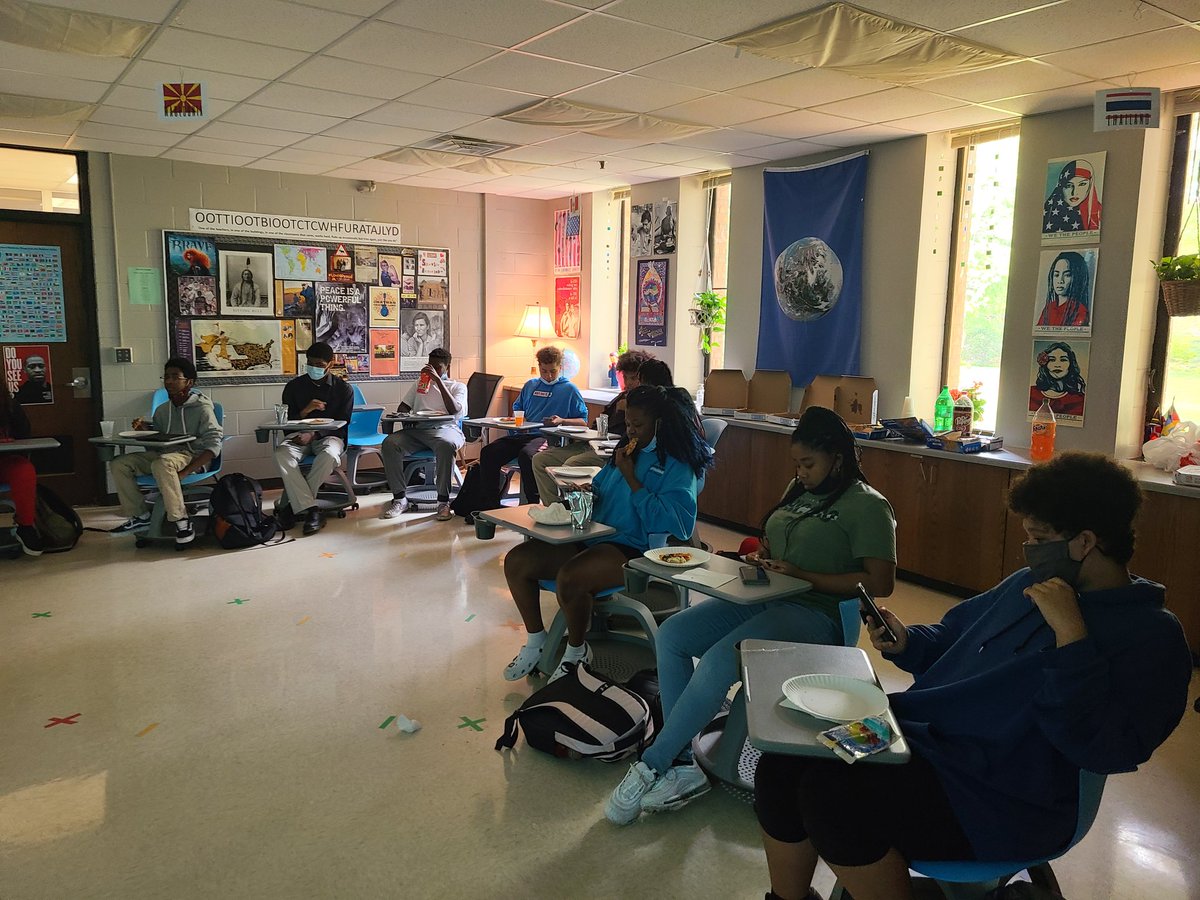 NorthfieldAP's tweet photo. 2021-22 NHS's Black Student Union's (BSU) first meeting of the year! Big things to come! Honored to be a part of this amazing group of scholars! #StudentVoice is so important in our equity work!
β€βπΎππΎπ―
#Nfldedu
#EmpathyAlways
#SensitivityAlways https://t.co/BWZmDhQL51