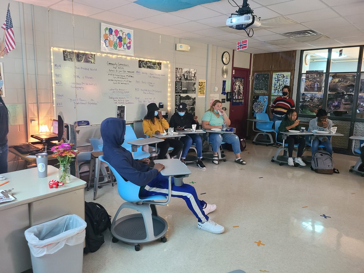 NorthfieldAP's tweet photo. 2021-22 NHS's Black Student Union's (BSU) first meeting of the year! Big things to come! Honored to be a part of this amazing group of scholars! #StudentVoice is so important in our equity work!
β€βπΎππΎπ―
#Nfldedu
#EmpathyAlways
#SensitivityAlways https://t.co/BWZmDhQL51