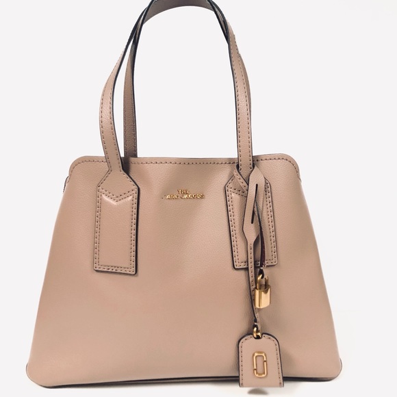 ishopsmartsave's tweet photo. So good I had to share! Check out all the items I'm loving on @Poshmarkapp #poshmark #fashion #style #shopmycloset #marcjacobs: https://t.co/CF68xTpnWI https://t.co/JZsP1vohGE