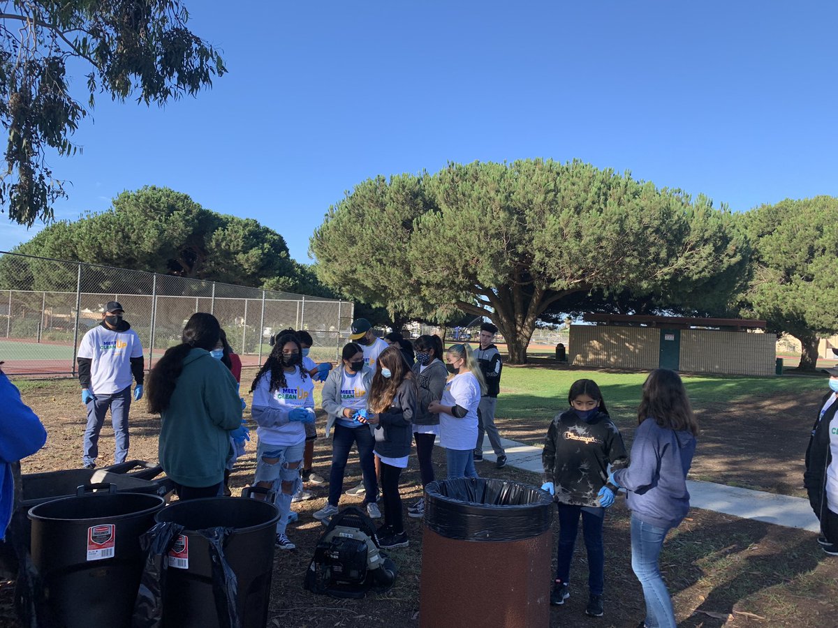 HistoryteacherM's tweet photo. Lemonwood park meet up &amp; clean up https://t.co/2DJq20GjmN