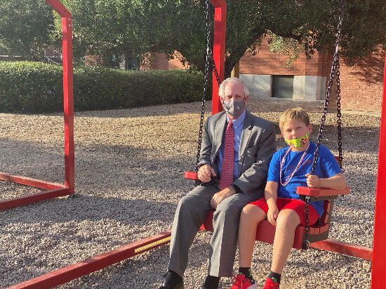 DrRobertRobbins's tweet photo. The best @UArizona thing I saw this week was the Mi Casa, Your Casa 2.0 art installation on the Mall. TY @UArizonaArts for bringing this bit of joy to our Wildcat Family! &amp; TY Sam Mitchell, visiting for Family Weekend, for sharing your swing with me!
 
https://t.co/kgEA8RFq2W https://t.co/BU43rez8e6