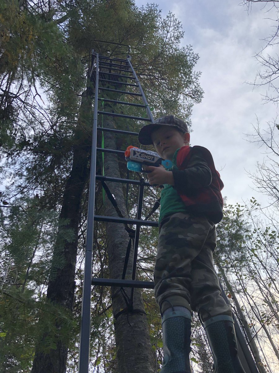 ohcanada17's tweet photo. This is what hunting is all about! This lil’ man sure loves being outdoors. https://t.co/BARssHBzSs