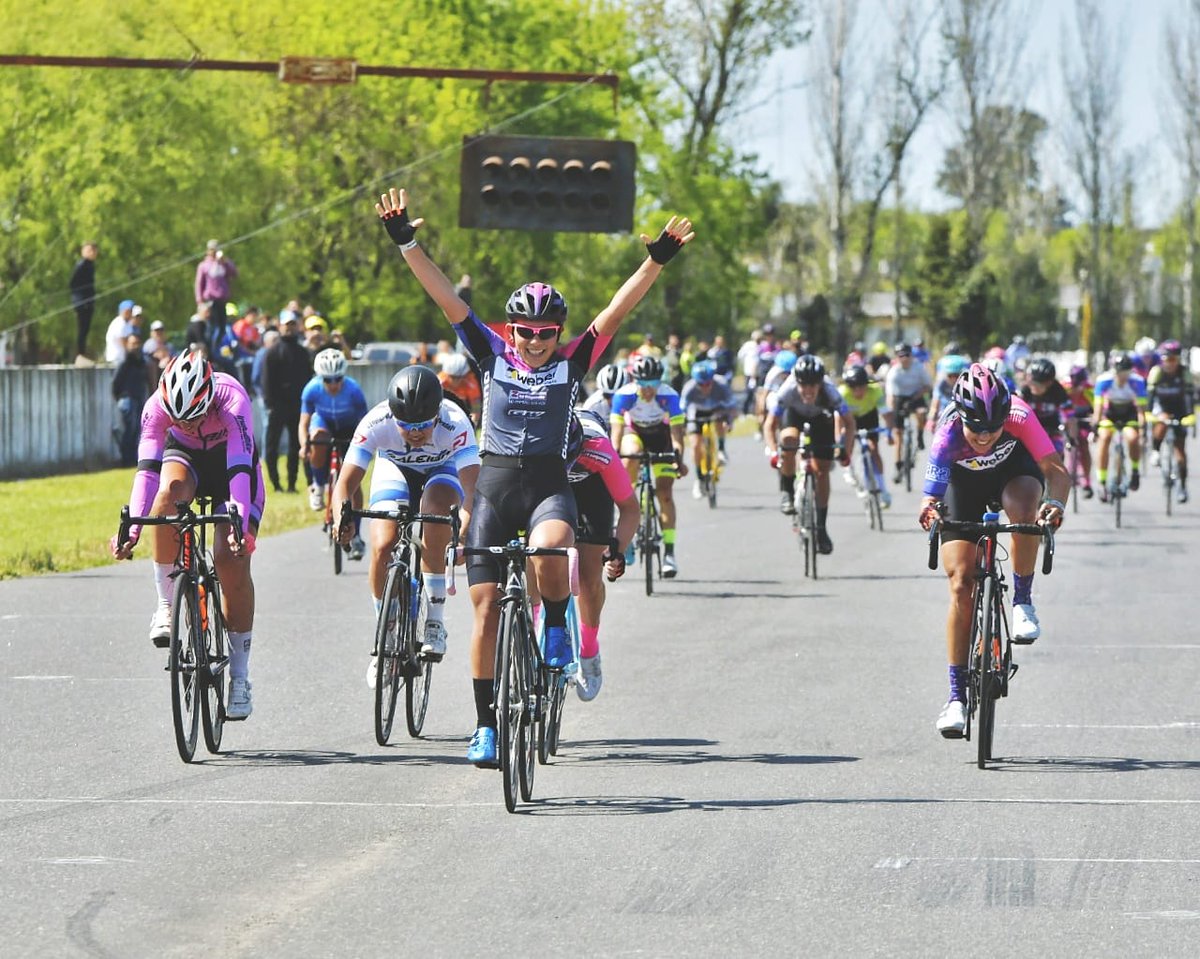 Las Ladies Power iniciaron La Vuelta al Centro de la provincia con todo!!!
1-2-3 de la mano de <a href="/eliitocha/">elisssss</a> <a href="/MarielaDelg26/">Mariela Delgado</a> y <a href="/micaelabarroso7/">Micaela Barroso</a> 
Gran inicio de las chicas, este domingo se define!!!
#GoLadies