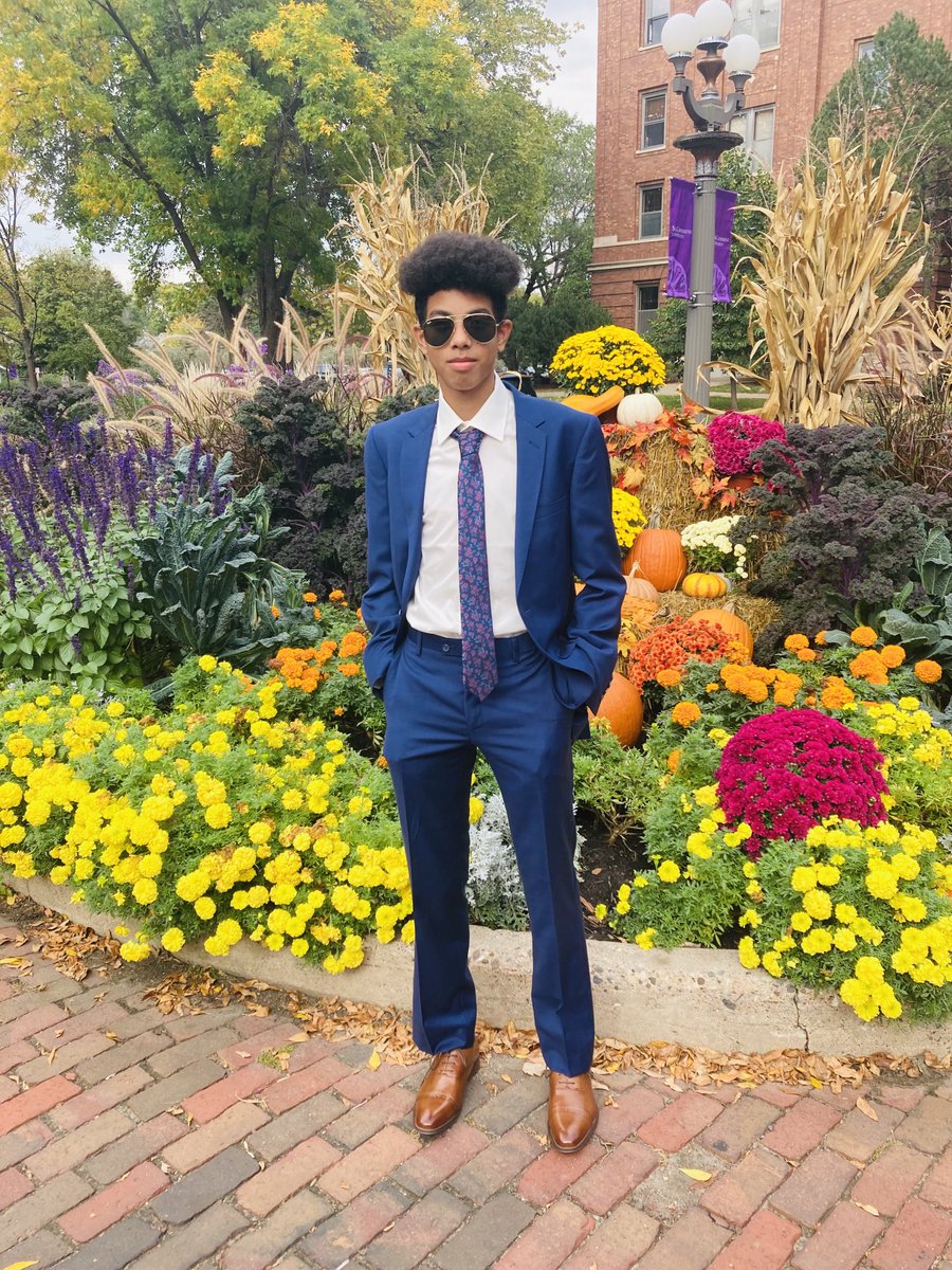 stfleur29's tweet photo. Homecoming 2021 ⁦@CDHraiders⁩ https://t.co/dkcaqIS7jd