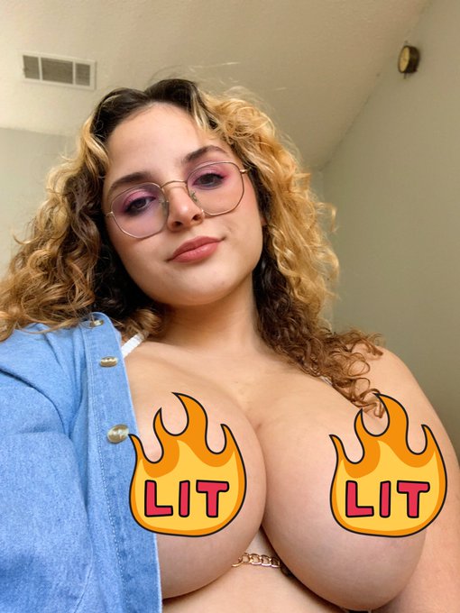 Got some flamin titties for yo mouth 🖤 https://t.co/H6bXB5odcL