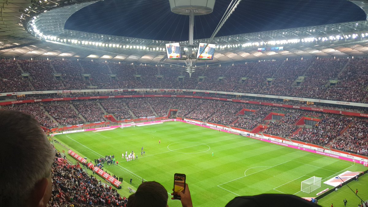 AdaKrzykowski's tweet photo. Dzię ku jemy!!!
Rozbrzmiewało na @PGENarodowy
Wzruszające pożegnanie @LukaszFabianski
👏👏👏
#POLSMR #POLSNM https://t.co/6E9TQkKni7