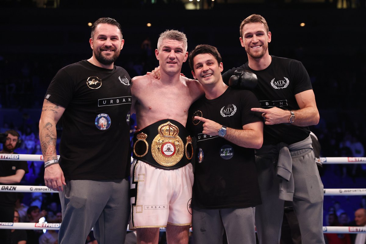 DAZNBoxing's tweet photo. Team Smith get it done in Liverpool 🙌

#SmithFowler https://t.co/vxcYjXI9GE