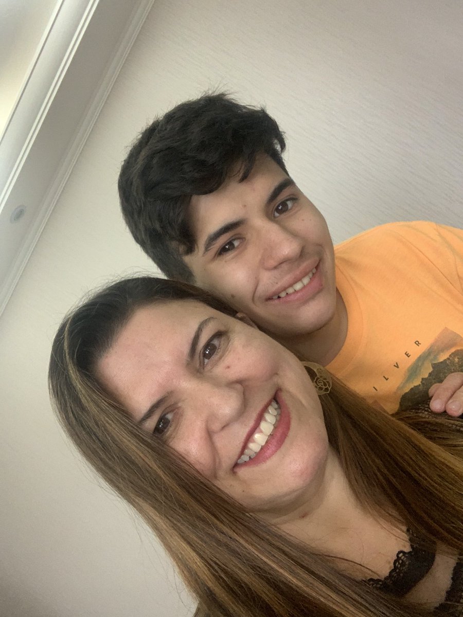 LauraSanches's tweet photo. ❤️meu amor por você é gigante ❤️ https://t.co/f2vp0vKyBa