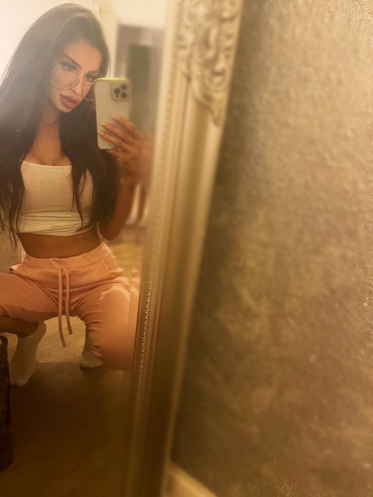 FRinsing's tweet photo. Beg to see my soles morons https://t.co/t8JCd8TLT3