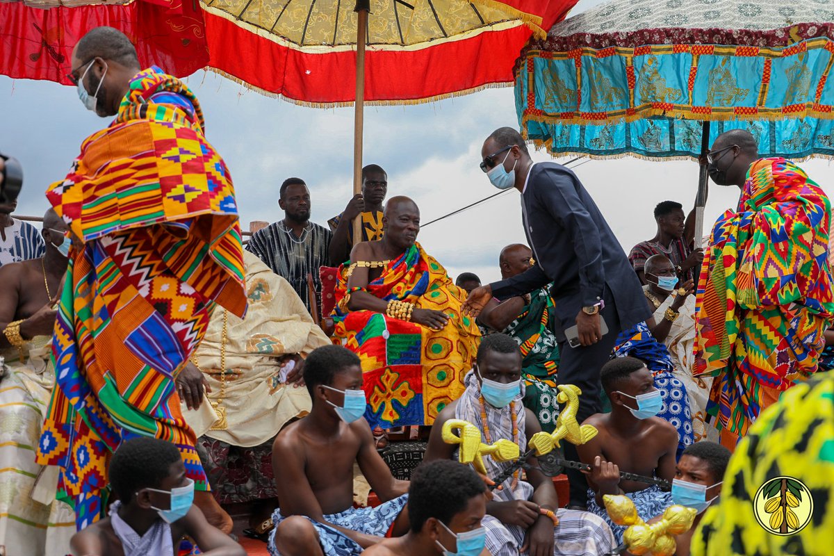 ghcocobod's tweet photo. The Chiefs and People of Mampong-Akuapem in the Eastern Region have honoured Hon Joseph Boahen Aidoo, with the title 'Cocoa Boafopa', at this year’s Ohum Festival. https://t.co/dVtD4FGCcF