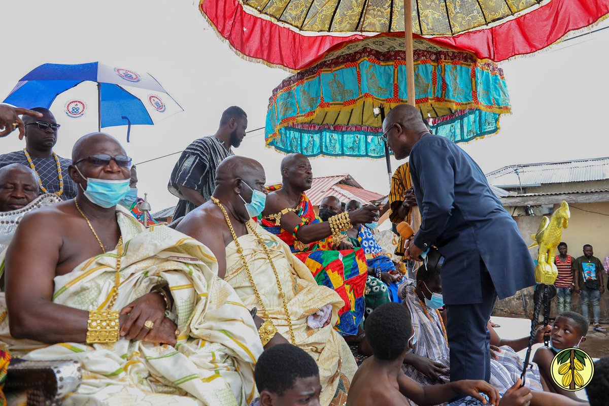 ghcocobod's tweet photo. The Chiefs and People of Mampong-Akuapem in the Eastern Region have honoured Hon Joseph Boahen Aidoo, with the title 'Cocoa Boafopa', at this year’s Ohum Festival. https://t.co/dVtD4FGCcF