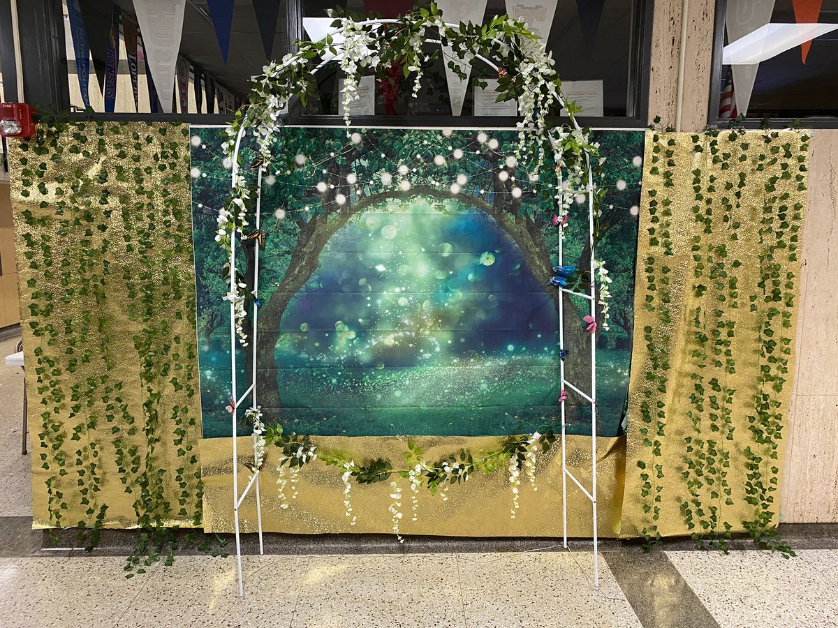 Burke Homecoming Dance is tonight from 7:00 p.m. to 10:00 p.m. Looks great! #WeAreBurke #EnchantedGardens