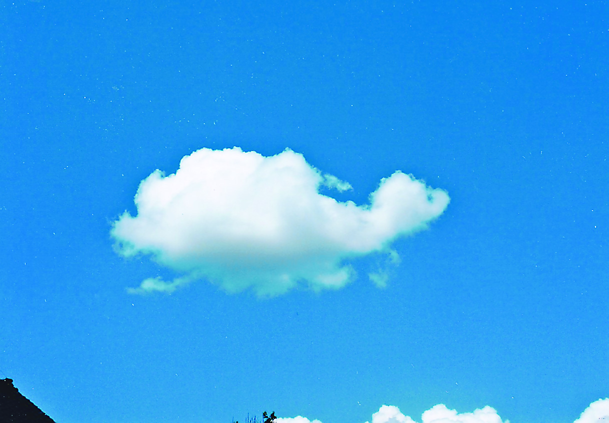 北日本新聞写真映像部 かわいい形の雲 ロビンちゃん 砺波市 真っ青な空にポツンと カメ に似ている雲 一瞬で崩れて姿が変わり でもかわいい雲が撮れてうれしかった一枚です とやまx私xフォト 北日本新聞 T Co Lepsafkiwz Twitter