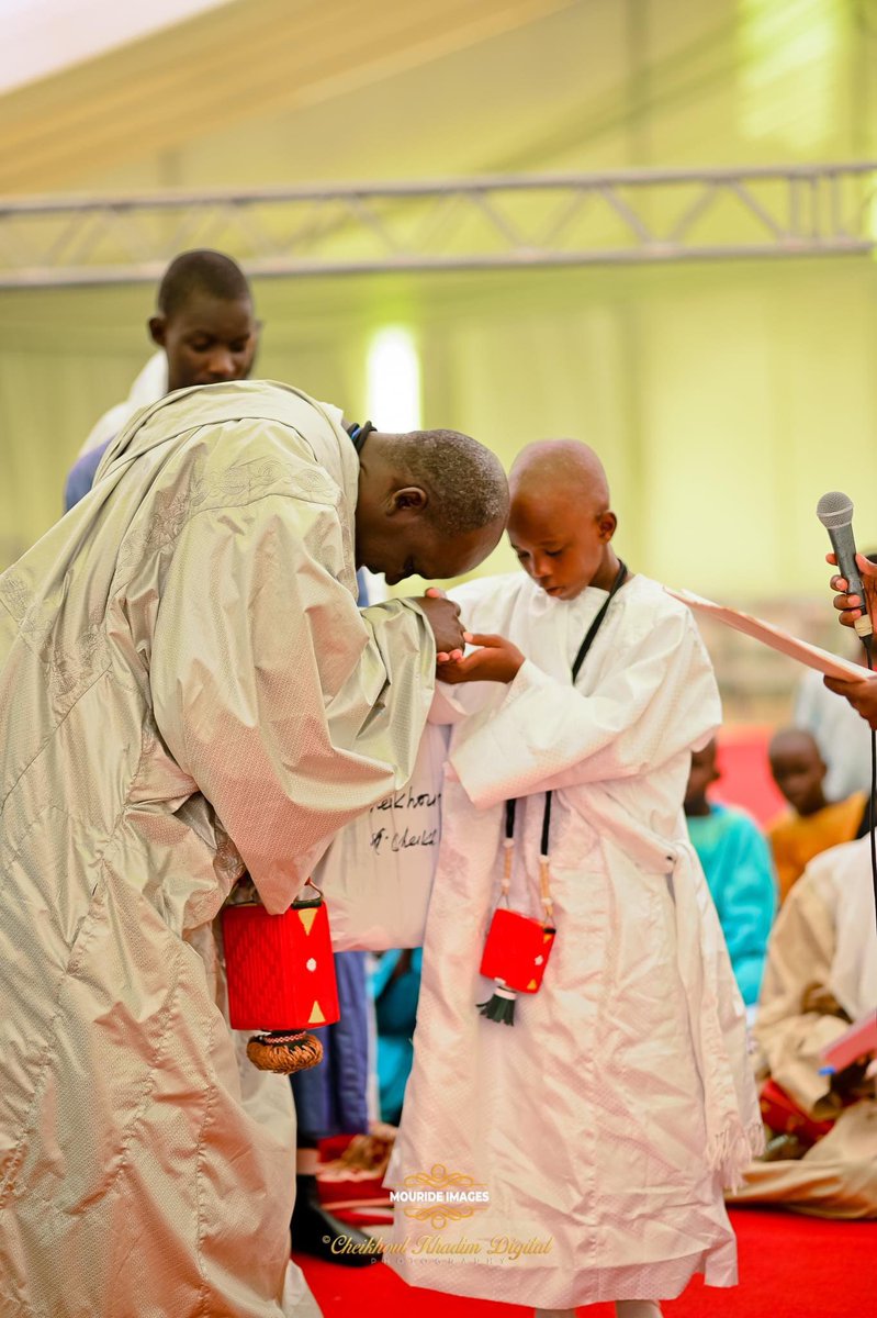 Fadal_Bachir's tweet image. Lorsqu&apos;il croisait des enfants, il les saluait صلى الله عليه وسلم

Rapporté par bukhari et muslim
❤️