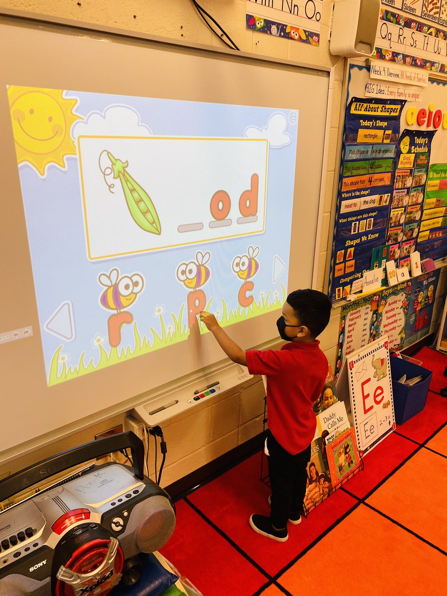 WellsStation1's tweet photo. Look who’s getting ready for kindergarten… Our PreK students had fun reviewing their beginning sounds! #wearewellsstation #Reimagining901 #SCSstrong #homeoftheroadrunners https://t.co/J2sFoVqxMM